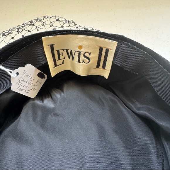 Black Velvet Pillbox Hat with Veil Vintage 60s  Lewis II - Picture 9 of 12